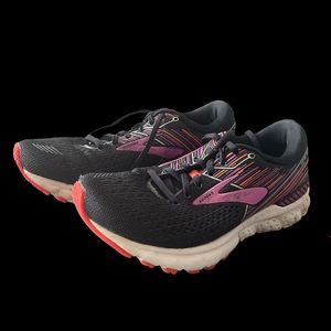 Brooks GTS 19 womens shoes